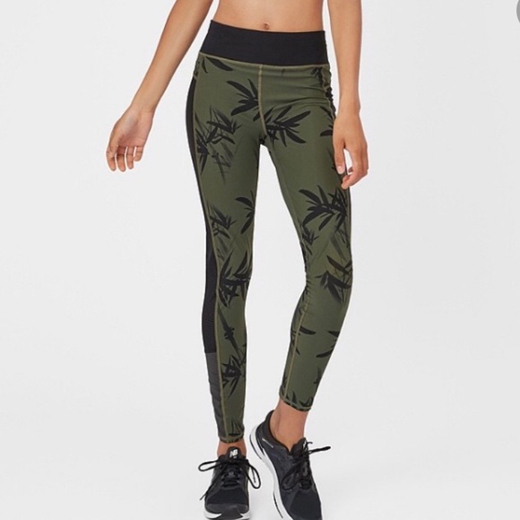 Sweaty Betty, zero gravity khaki bamboo print - Picture 1 of 6
